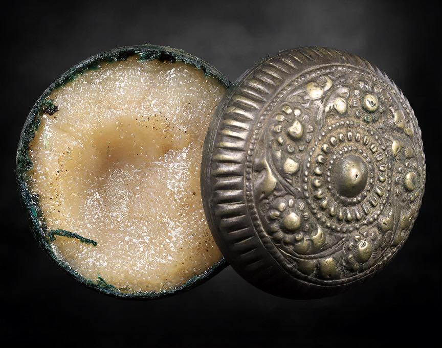 สีผึ้งตลับครูหลวงปู่โป๊ะวัดบ้านบิง