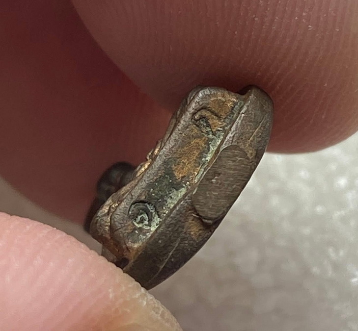 เหรียญหยดน้ำรูปเหมือนหลวงปู่ดู่ ปี 32