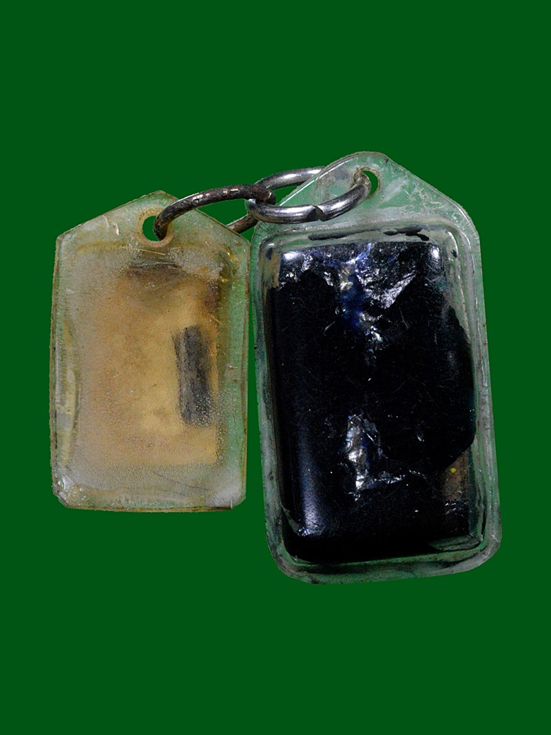 รูปครูบาต๋าหลังเกศา พร้อมสีผึ้งดำไก่ป่า