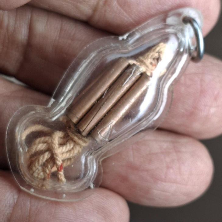 ตระกรุต เก้ากุ่ม ครูบาวัง เนื้อทองแดง