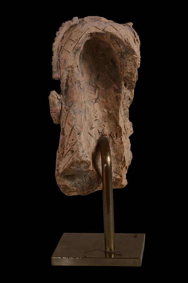 หัวสิงห์ เนื้อดิน หริภุญชัย ลําพูน อายุ1200 ปี ปัจจุบันหาชมได้ยากมากครับ เพาะส่วนมากอยู่ที่พิพิธภัณฑ