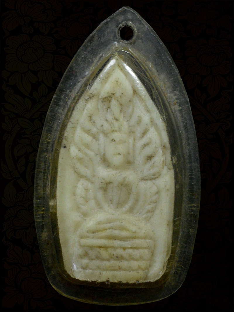 พระนาคปรก งาแกะ เก่าๆ องค์เล็ก น่าใช้มาก