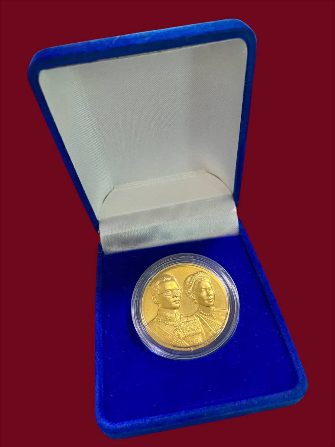 เหรียญพระราชทานสองพระองค์