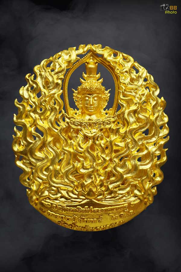 ท้าวเวสสุวรรณครูบาจันทร์ วัดนํ้าแป้ง ทอง