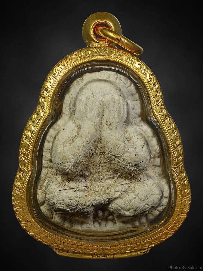 พระปิดตาโคตรผงหลวงปู่แหวน ผสมเส้นเกศา 