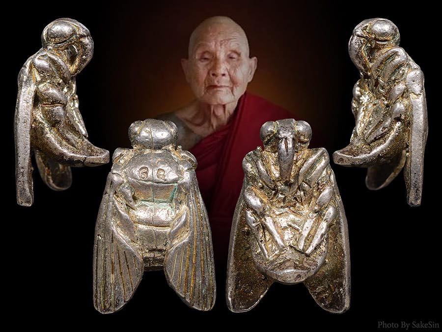 แมลงภู่รุ่นแรกครูบาออ ปัณฑิต๊ะ