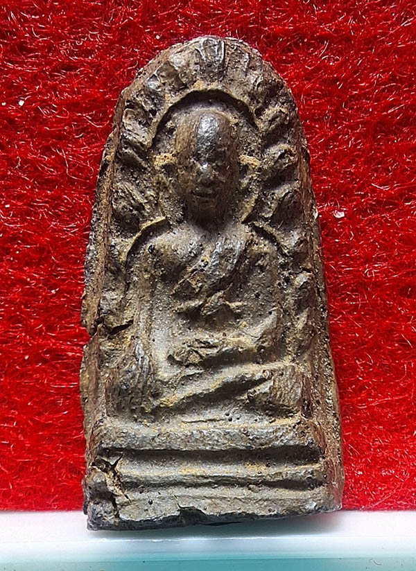 อัฐิหลังย่นครูบาเจ้าศรีวิชัยพิมพ์พระรอด