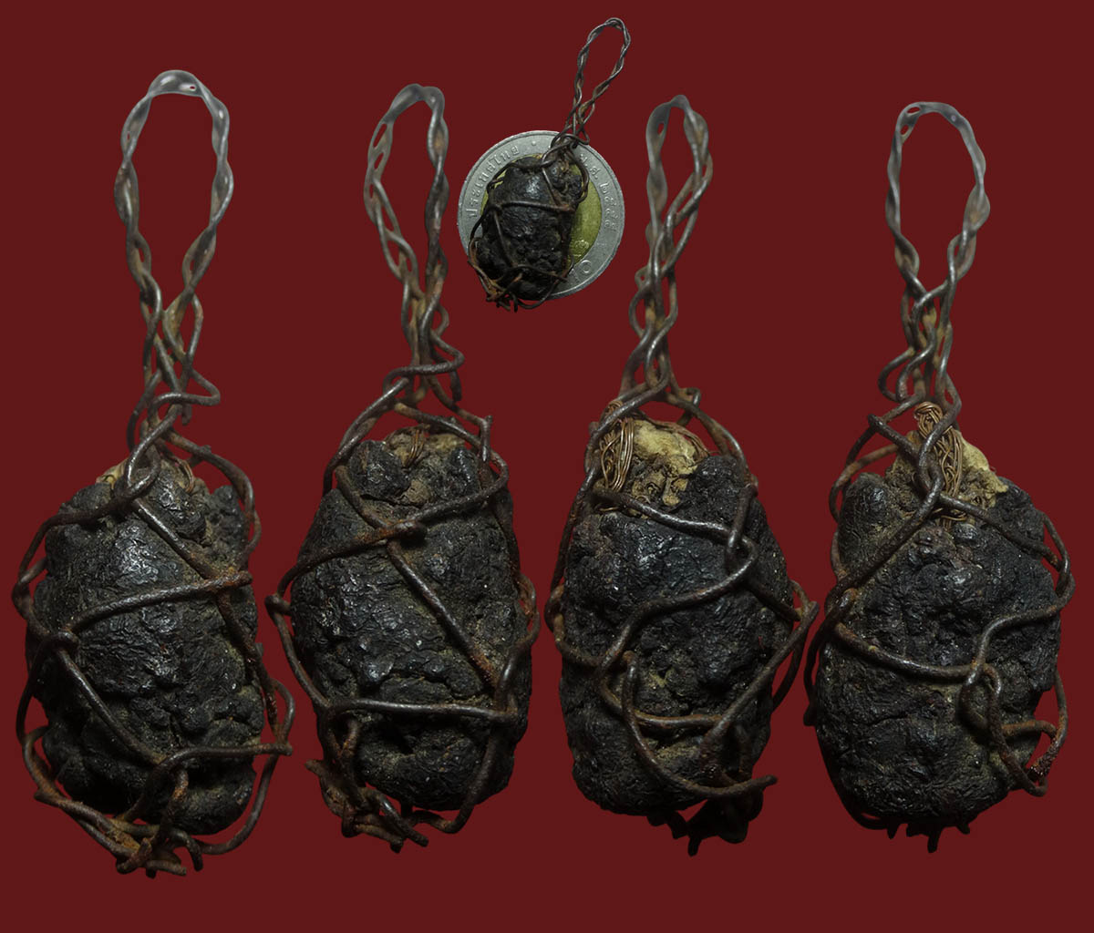 ตะกรุดเกศาครูบาพอกครั่ง พันลวดเก่าโบราณ 