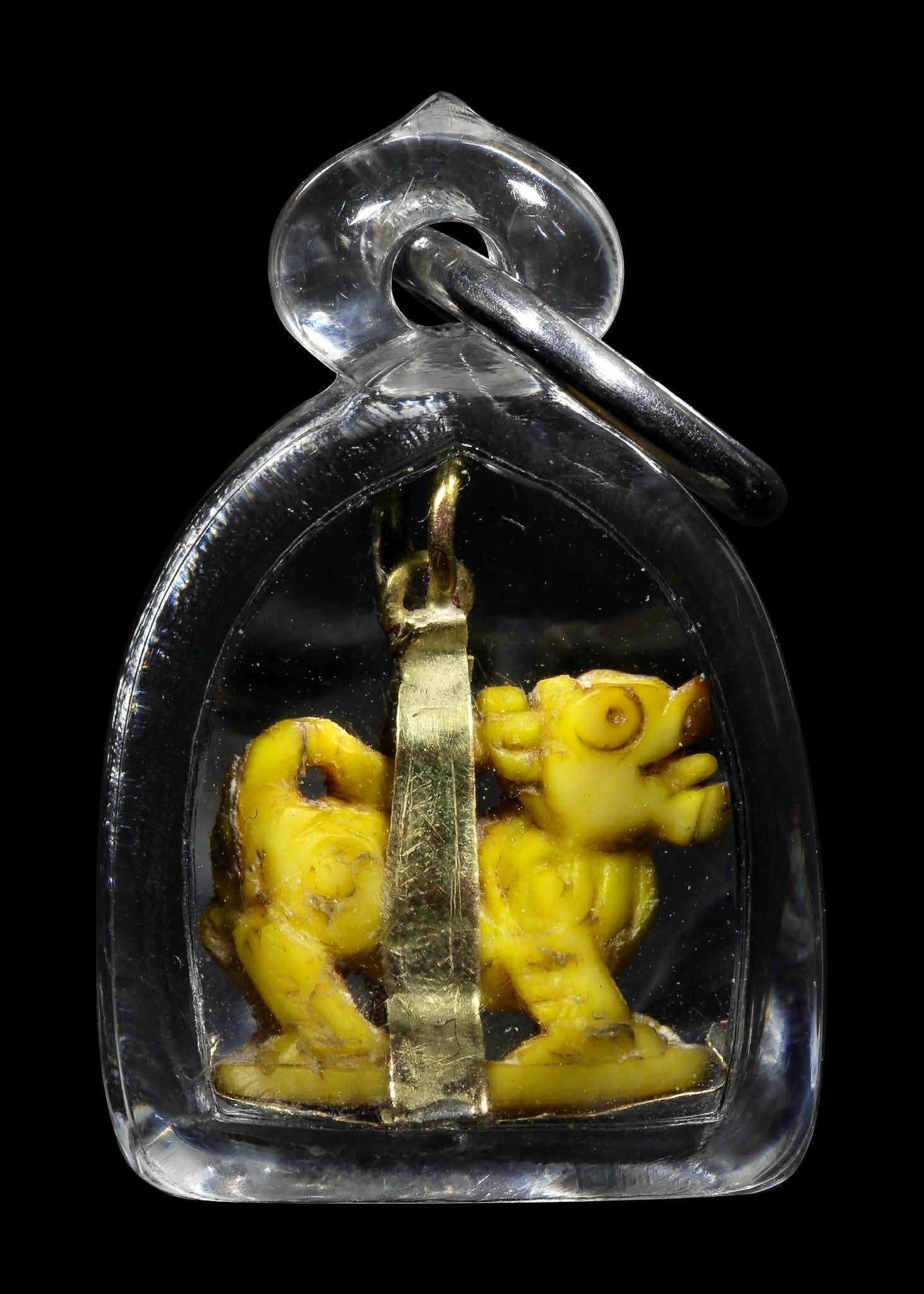 สิงห์สองขวัญเลี่ยมทองคำ