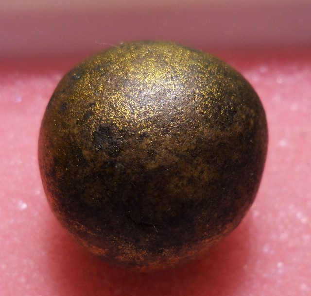 ลูกอมผงพรายกุมาร ยุคต้น เนื้อออกชมพูอ่อน หลวงปู่ทิม วัดละหารไร่ ขนาด ((...1.8...))