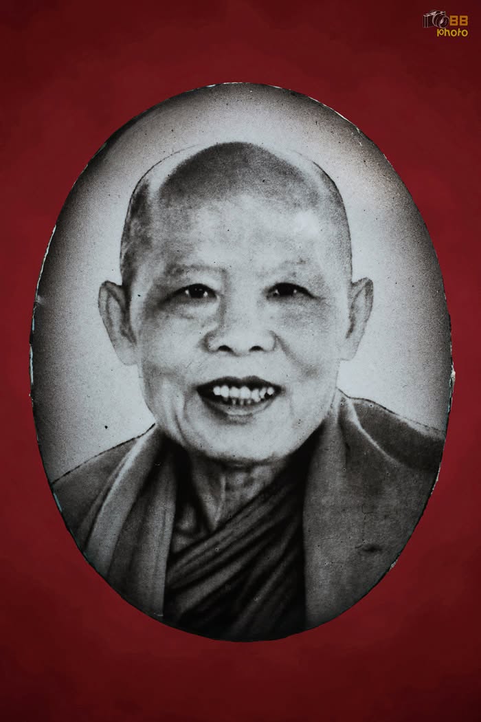 ล็อกเก็ตสารพัดนึก หลวงพ่อประสิทธิ์ 