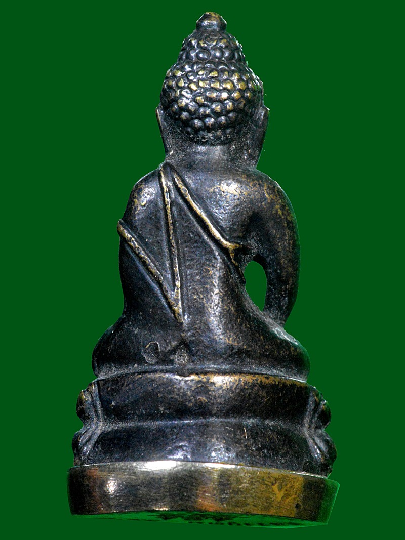 พระกริ่งหลวงปู่ทิม วัดละหารไร่ ระยอง