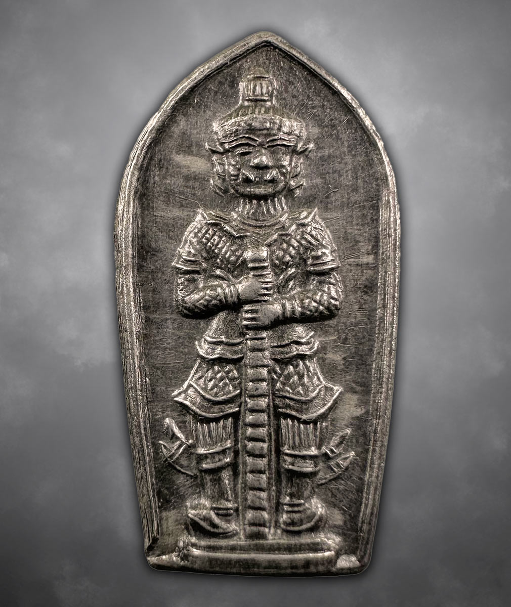 พระปรกใบมะขามรุ่นแรก เนื้อเงิน ลง.อิฐ