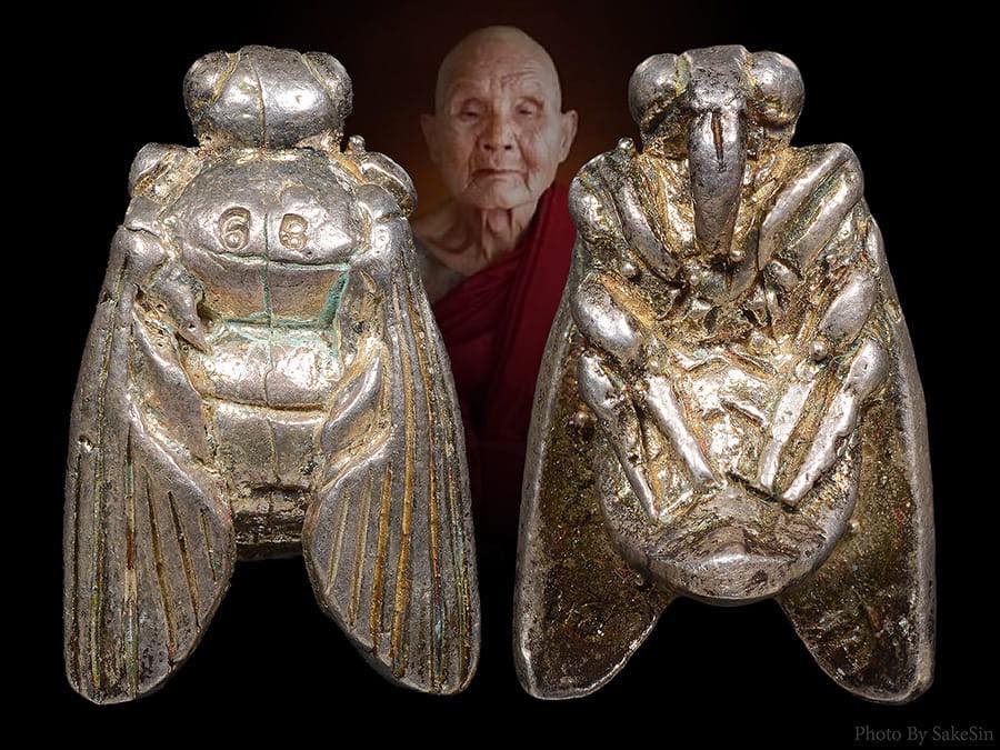 แมลงภู่รุ่นแรกครูบาออ ปัณฑิต๊ะ