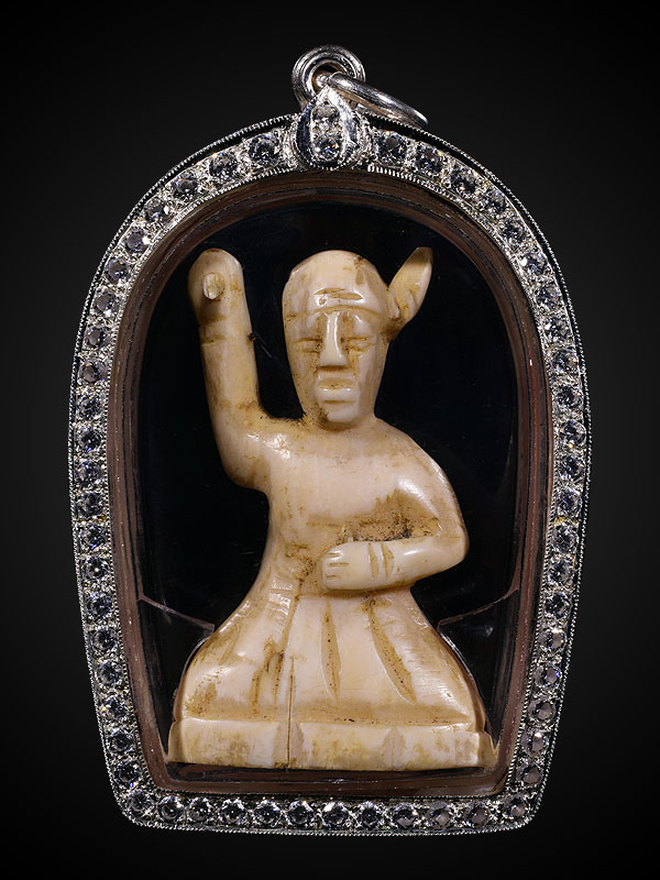 พ่อครูเส่วิชา(เซวิกจ่า) งาแกะเก่า