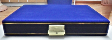 กล่องกำมะหยี่ 1 ชั้น 18 ช่อง (สีน้ำเงิน)
