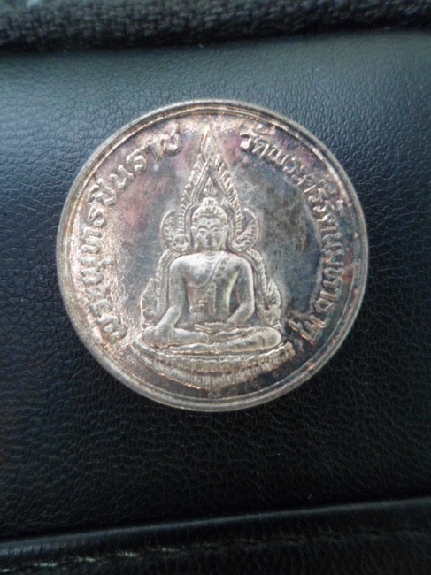 เหรียญพระพุทธชินราชหลัง ภปร. เนื้อเงิน ครับ