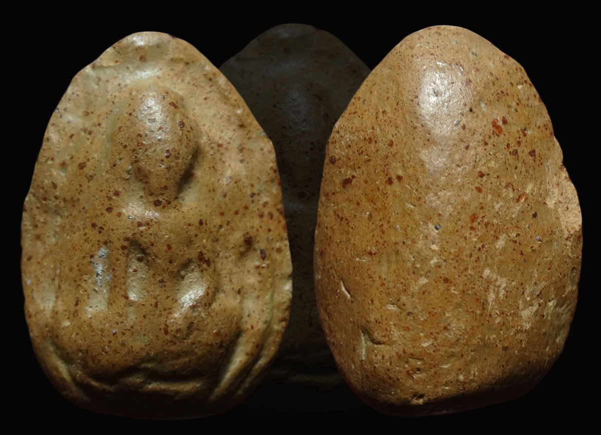 พระกำแพงเม็ดน้อยหน่า เนื้อดิน กำแพงเพชร