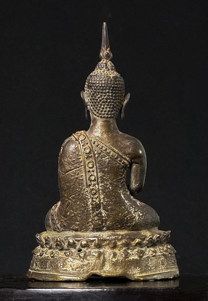 พระบูชารัตนโกสินทร์ องค์เล็กเก่าลึก