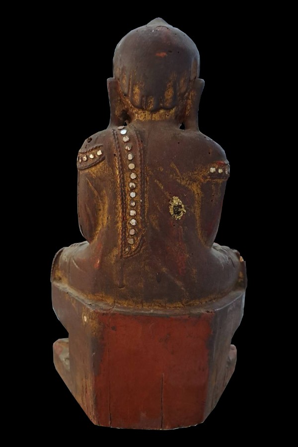 พระบูชาไม้บัวเข็ม สวยอลังกาล