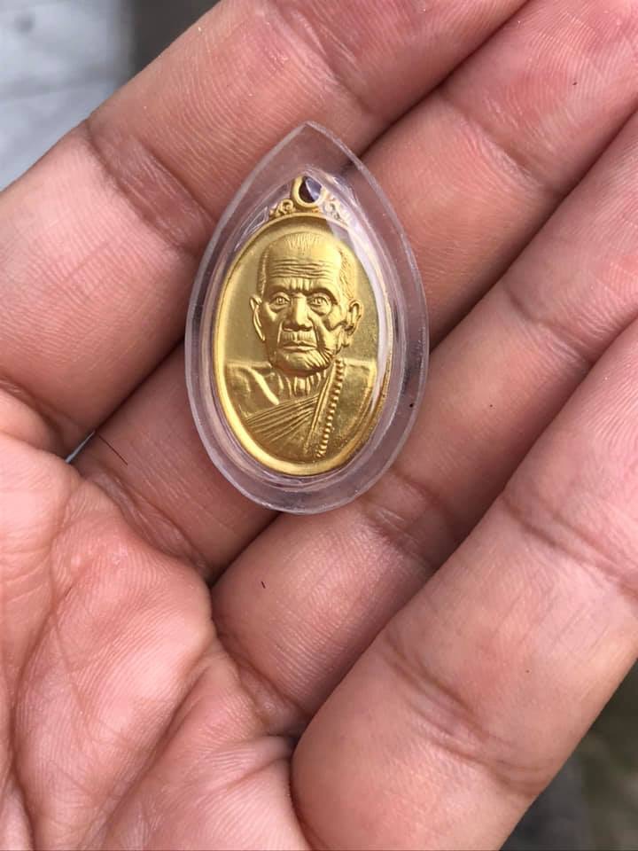 เหรียญเล็กหน้าใหญ่กระไหล่ทอง หลวงปู่หมุนสวยแชมป์ๆ