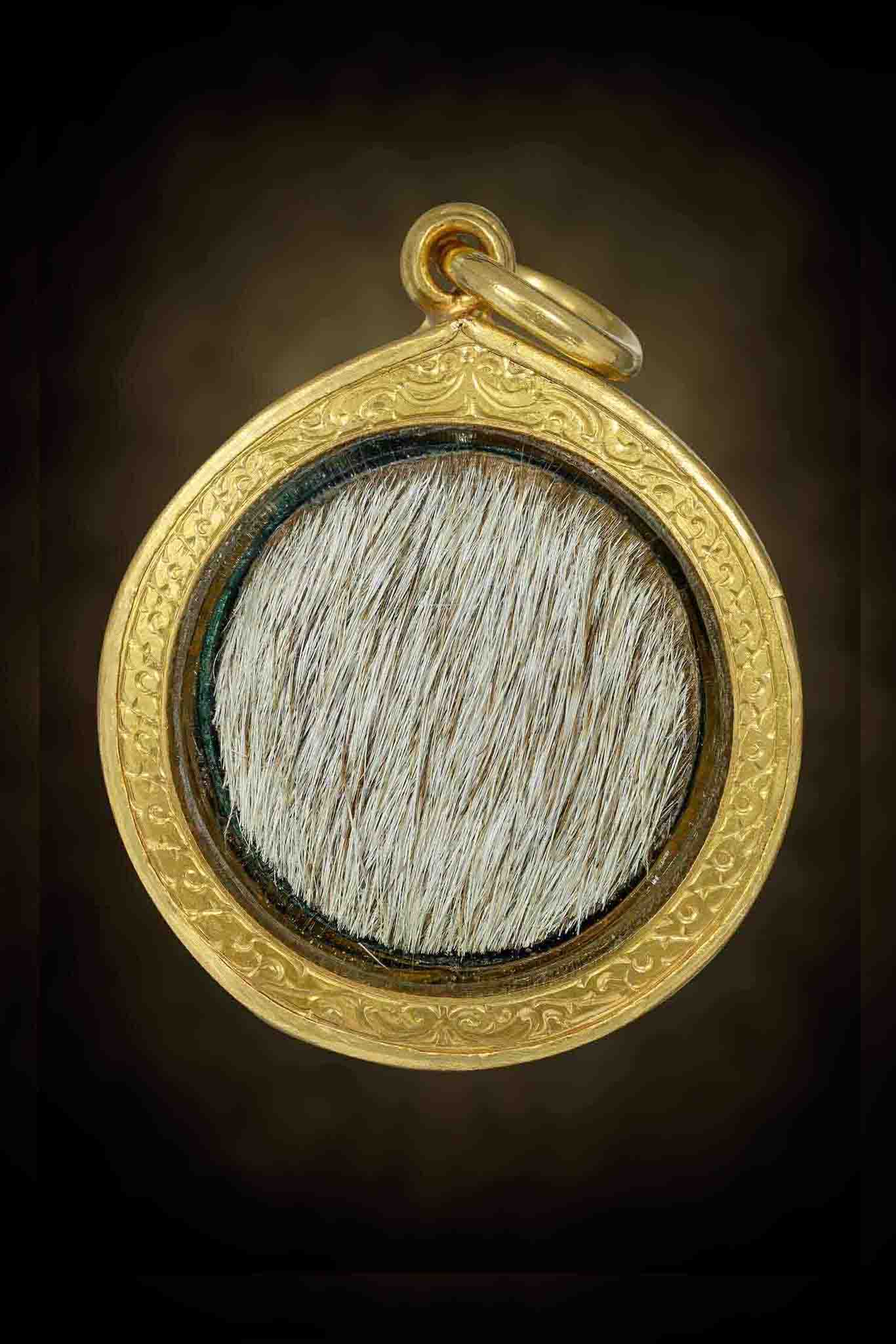 ตลับยาหม่องเล็ก บุทองคำ พ่อเต๋กรรมการ