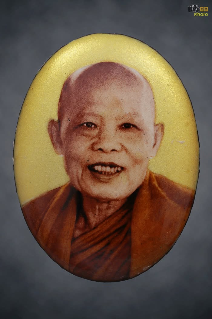 ล็อกเก็ตสารพัดนึก หลวงพ่อประสิทธิ์ 