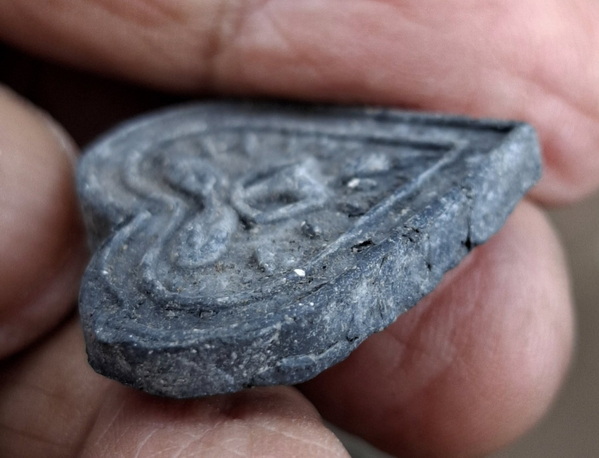 พระผงใบโพธิ์รัศมี หลวงปู่ดู่ ปี 20