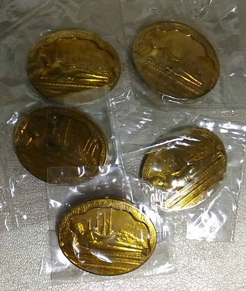 เหรียญพระนอนวัดโพธิ์ หลัง ภปร ในหลวงครบ 5 รอบ ปี30 จำนวน 5 เหรียญ เหรียญสวยพร้อมซองเดิมครับ #2