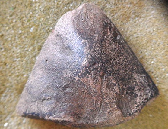 พระรอดยอดพระสิบสองเคาะเดียวตามสภาพ