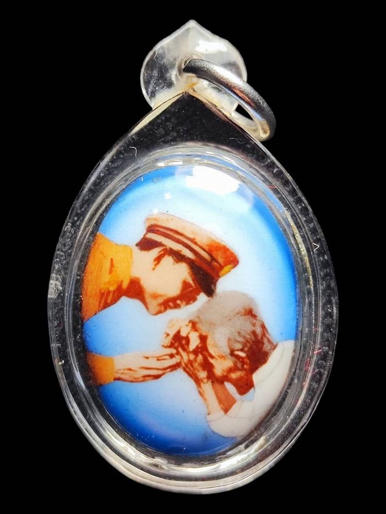 หลวงพ่อเกษม ล็อคเก็ต 6รอบ รูปไข่ ปี26(1)