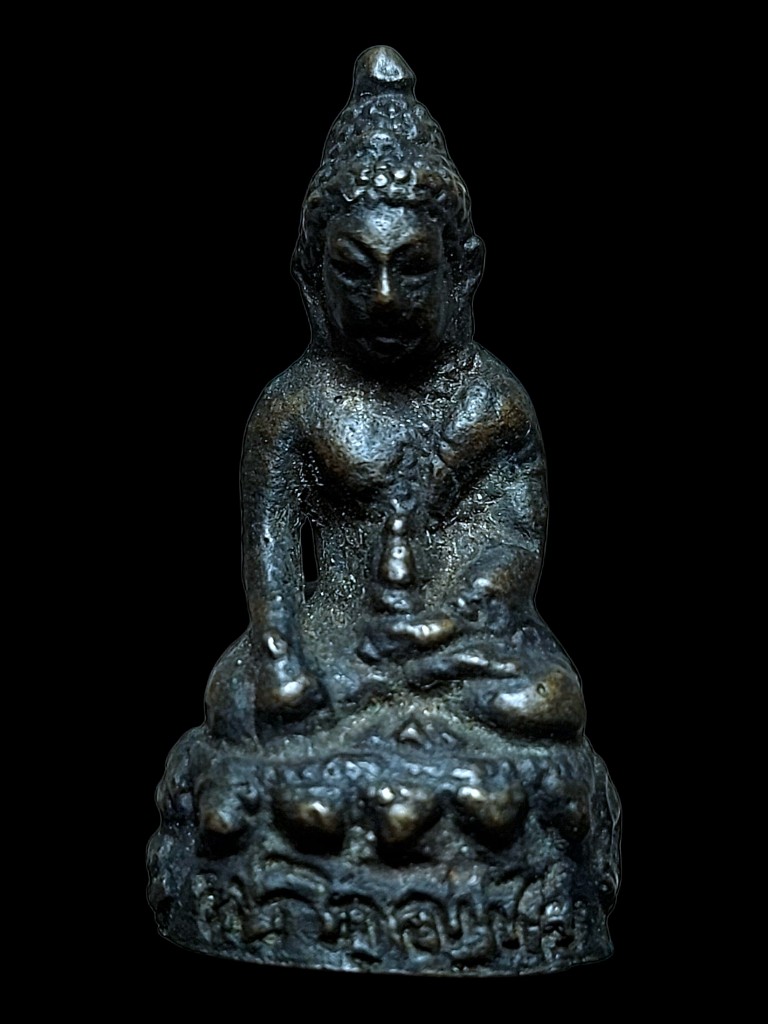 พระกริ่งหริภุญชัยปี2512สวยเดิมๆ