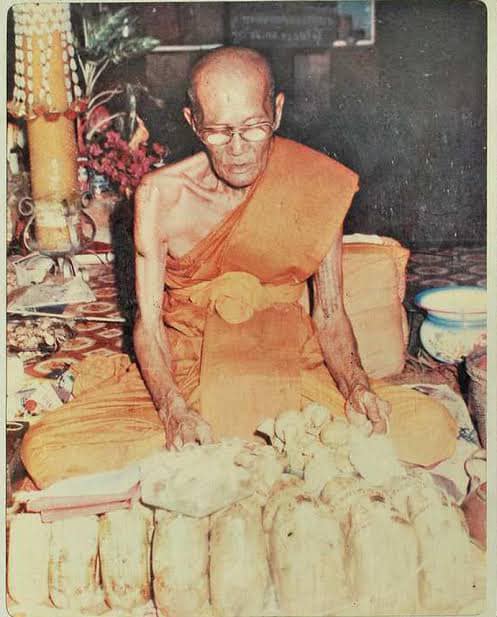 ลิงปลัดขิกหลวงพ่อดิ่ง