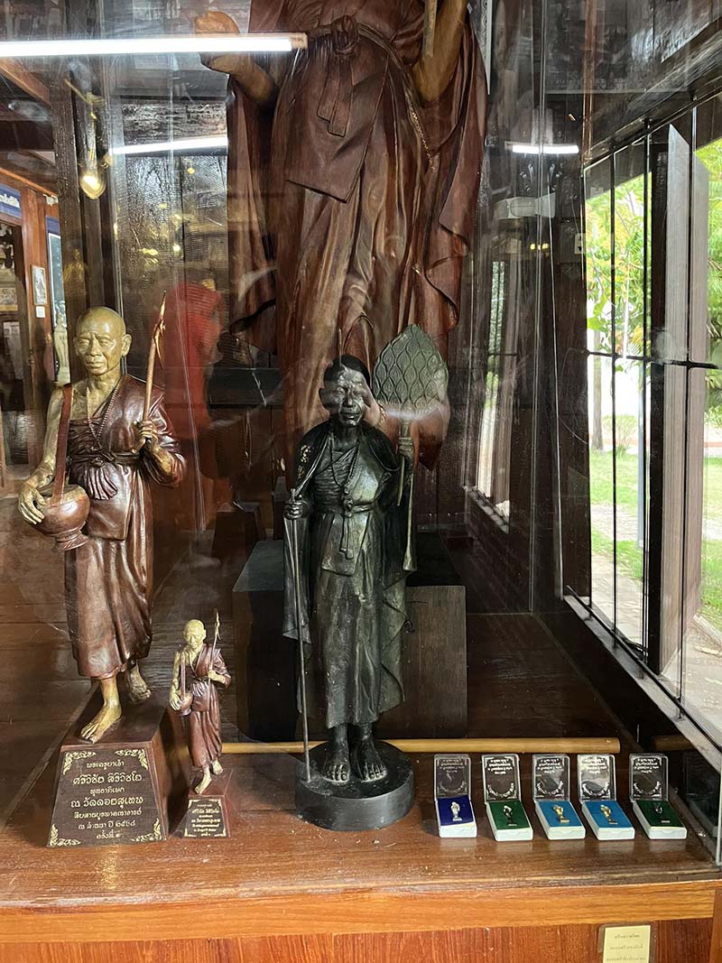 รูปหล่อครูบาเจ้าศรีวิชัย โล่งานประกวด จ.เชียงใหม่ ปี2568