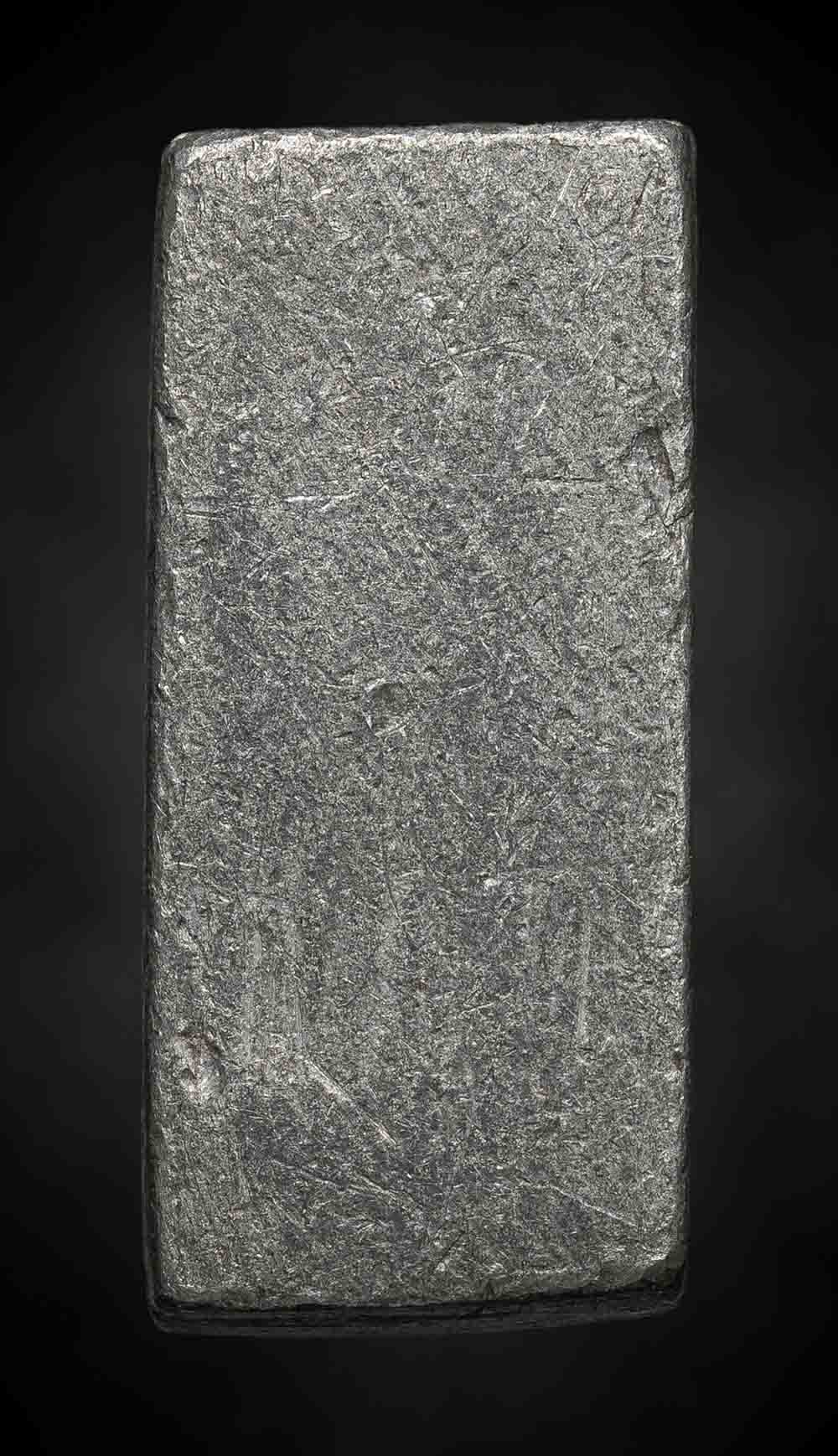 เครื่องรางแปลกแท่งเหลี่ยม