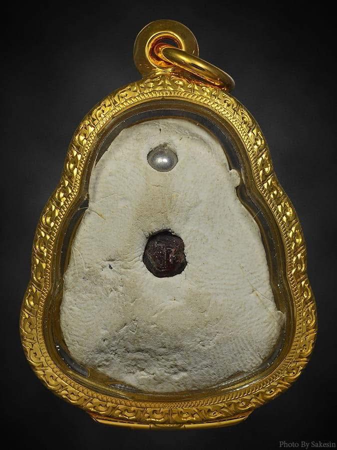 พระปิดตาโคตรผงหลวงปู่แหวน ผสมเส้นเกศา 