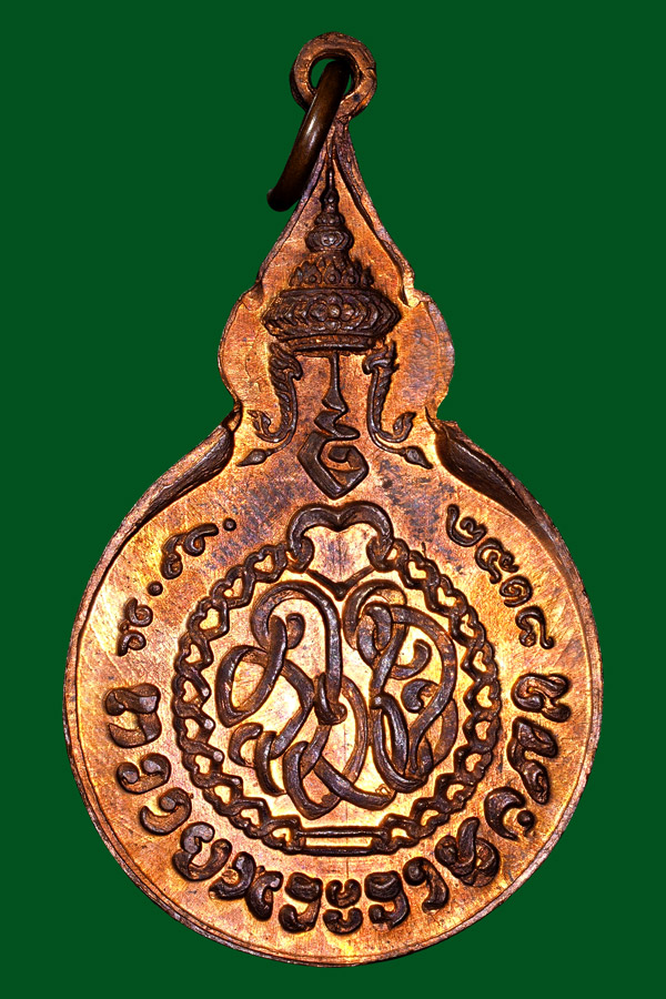 หลวงปู่แหวน5นัดนิยมวงเดือนหลังเสาสวยปี18