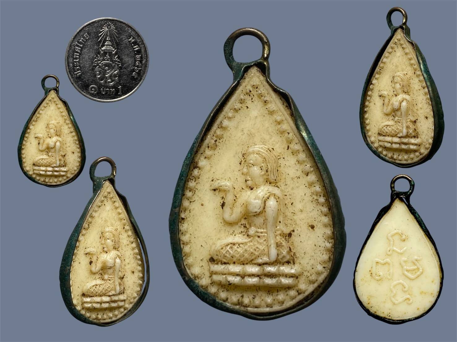 นางกวักเนื้อพลาสติกหลวงพ่อเดิม วัดหนองโพ