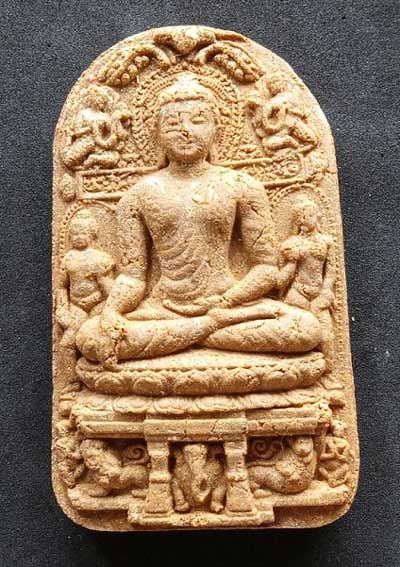 พระพุทธศิลาดำจำหลัก หลวงตามหาบัว