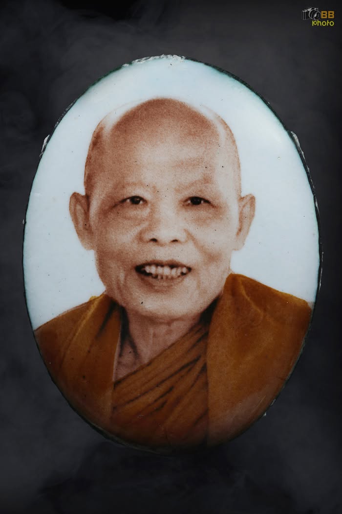 ล็อกเก็ตสารพัดนึก หลวงพ่อประสิทธิ์ 