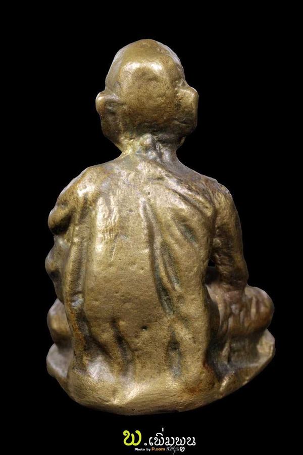 รูปหล่อครูบาน้อยวัดบ้านปง