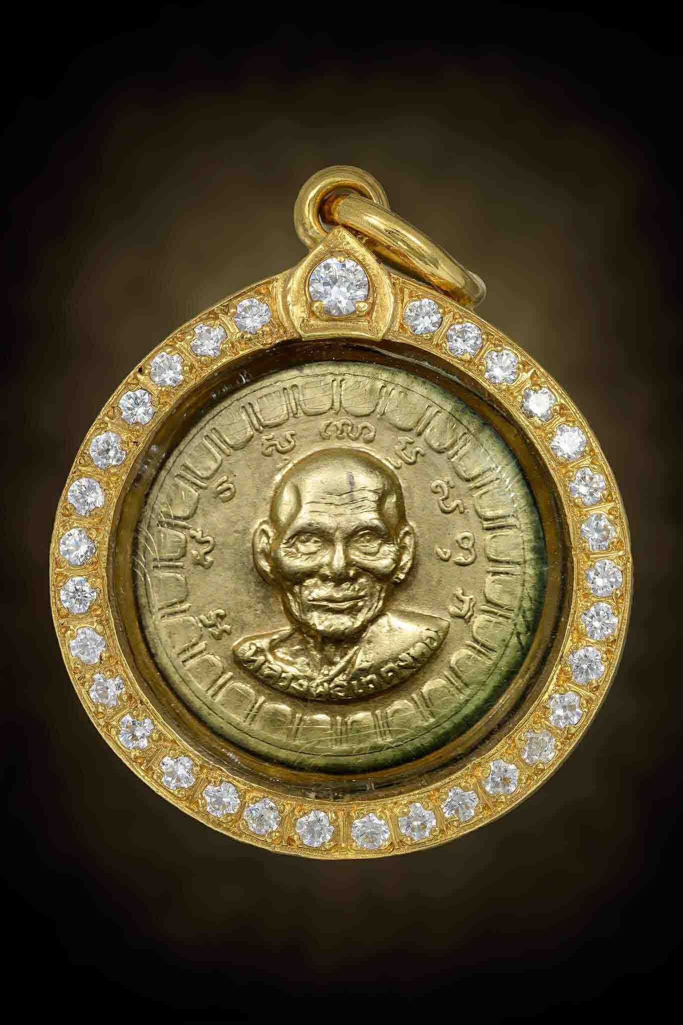 ตลับยาหม่องเล็ก บุทองคำ พ่อเต๋กรรมการ